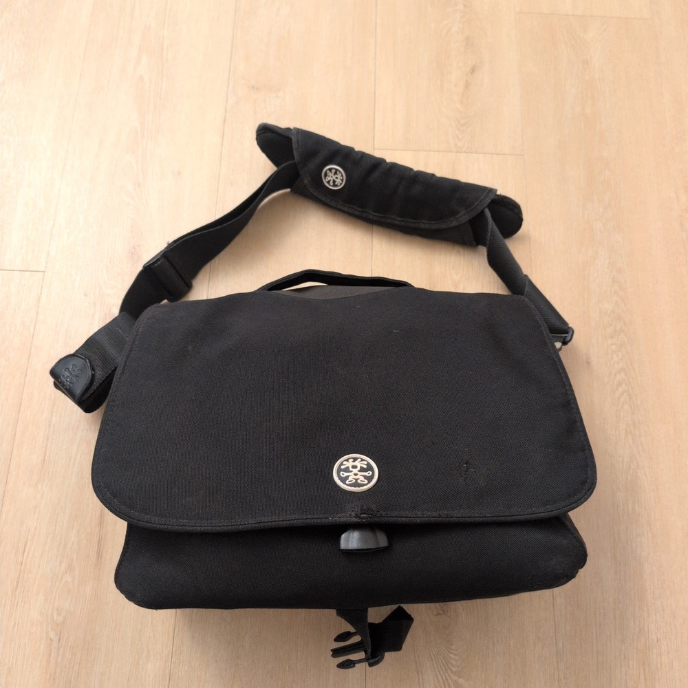 Crumpler Black Canvas Camera Messenger Bag Padded Dividers Adjustable Strap